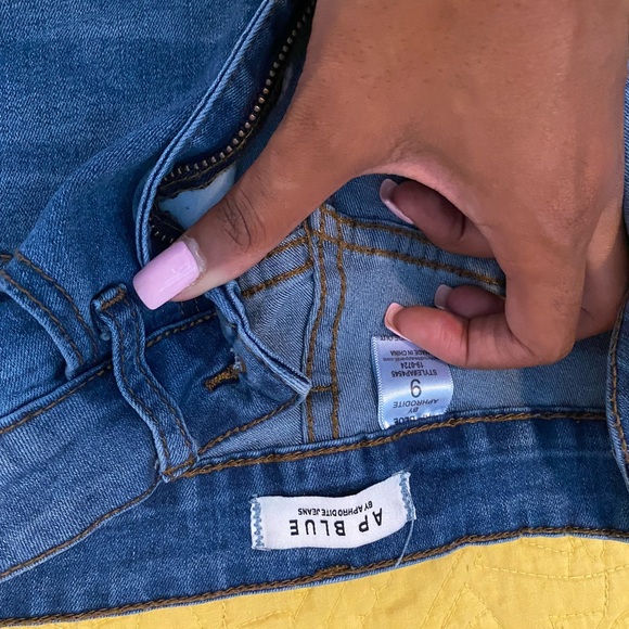 Tassel distressed blue jeans - Picture 2 of 6